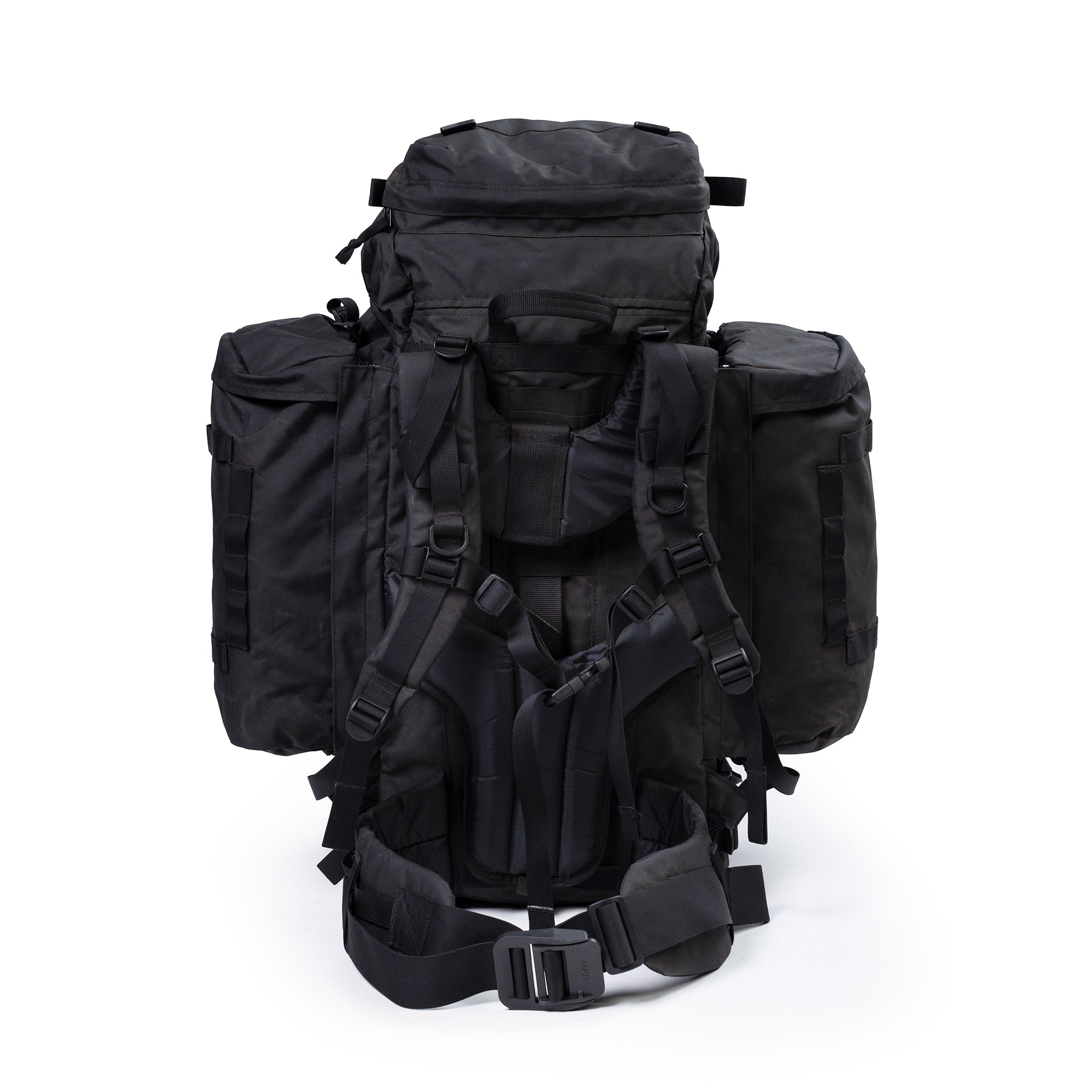放り込んで出発！German military large backpack 黒
